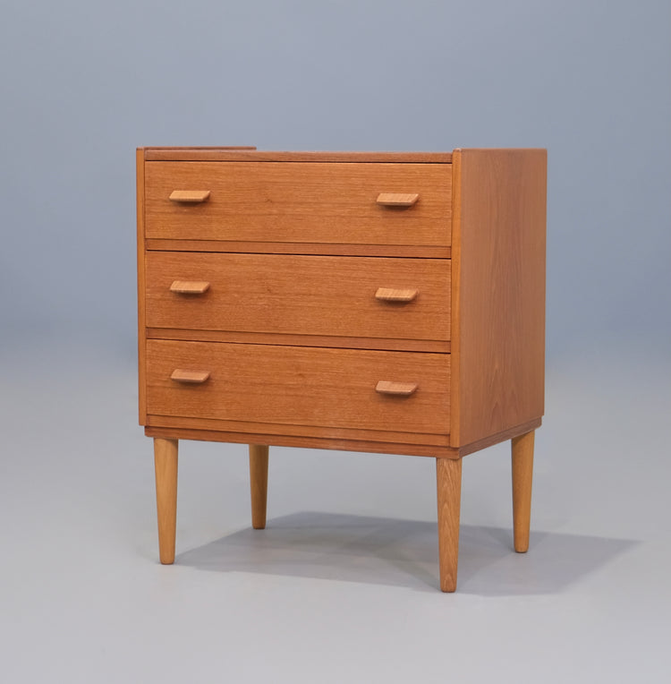 Chest of Drawers in Oak