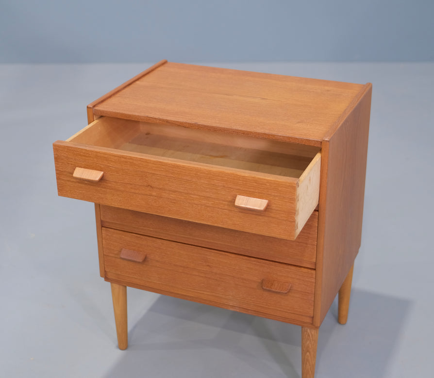 Chest of Drawers in Oak