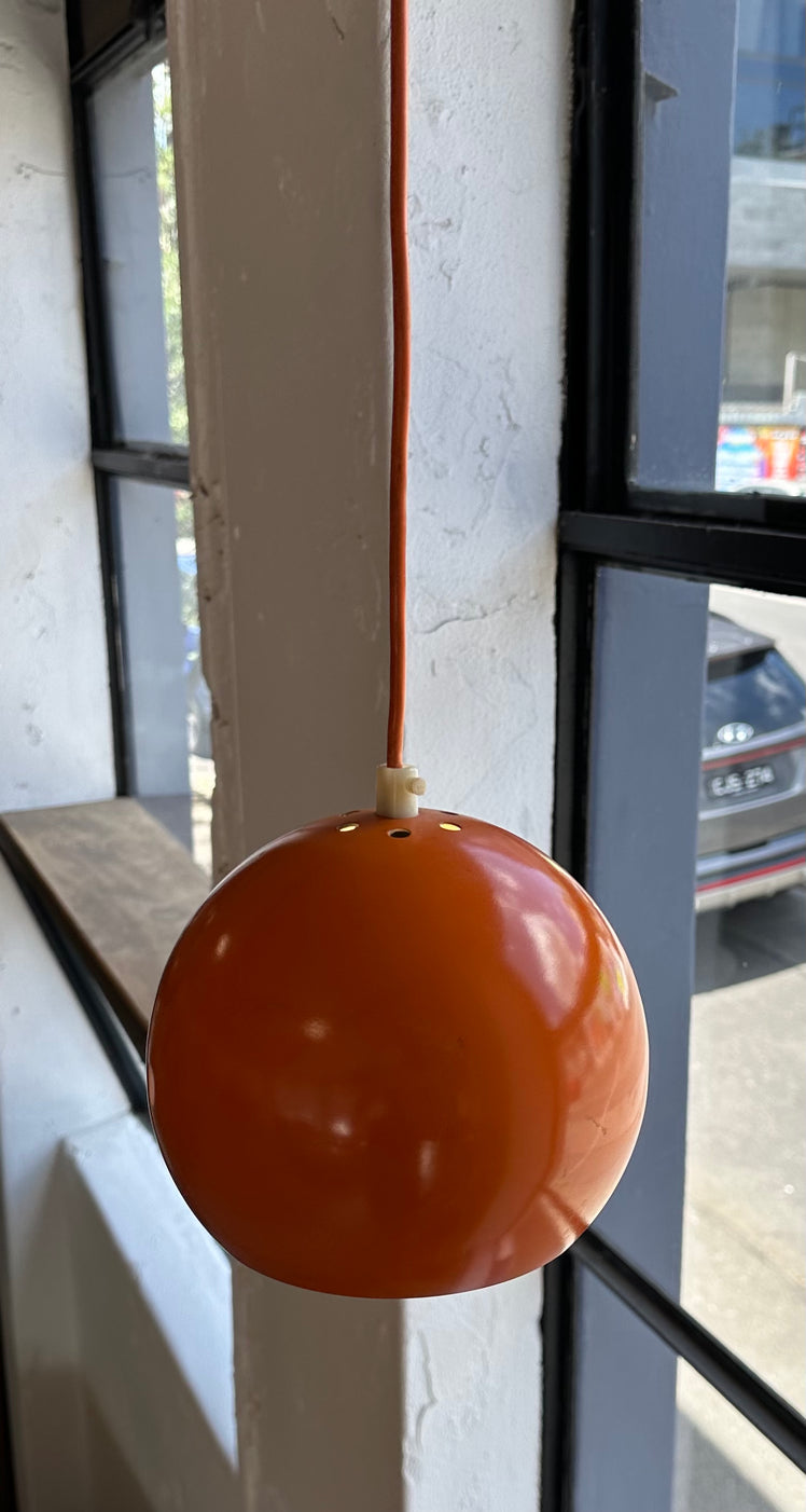 Horn Belysning Ball Pendant in Orange