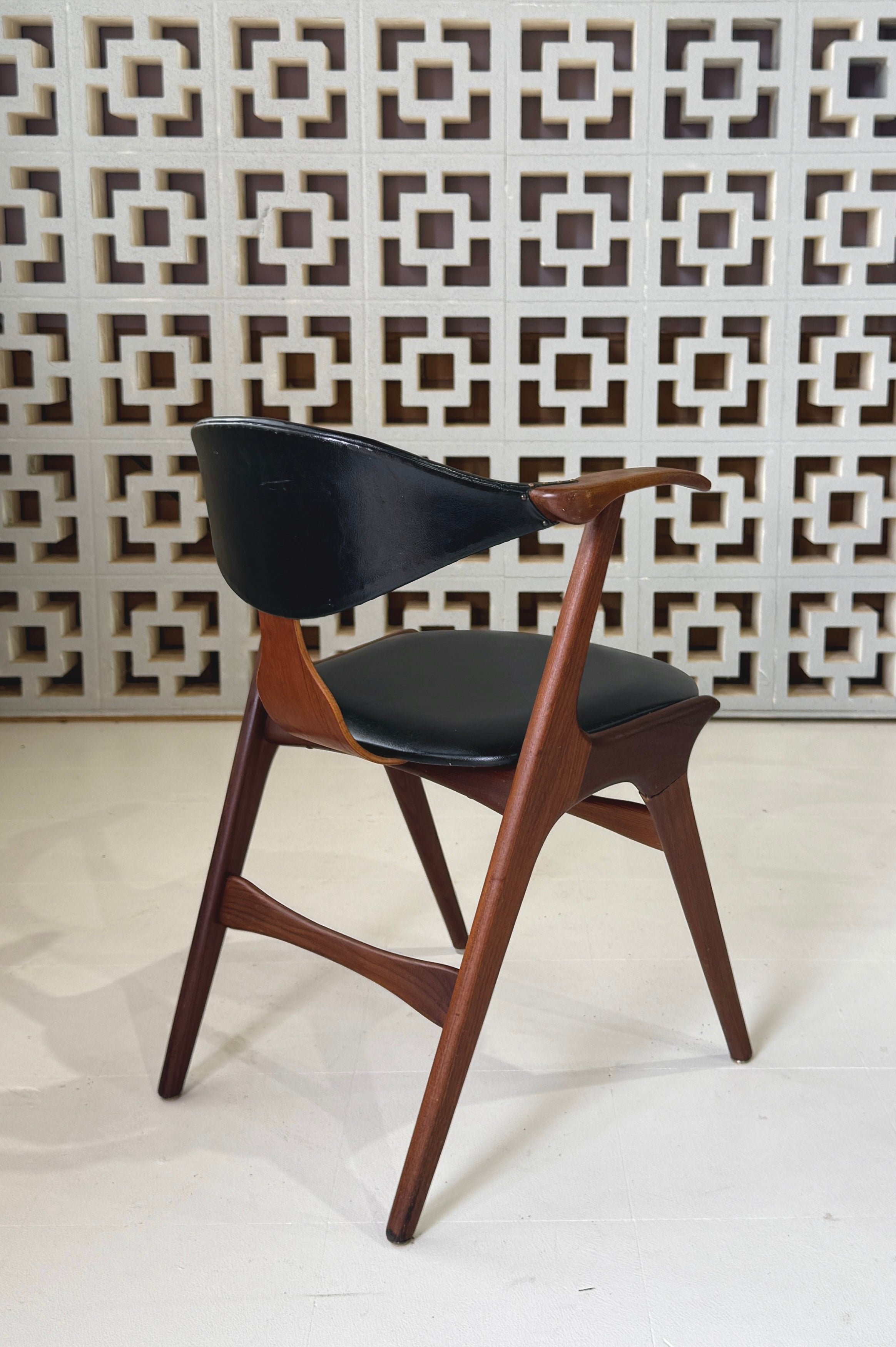 Louis Van Teefelen for AWA Chair