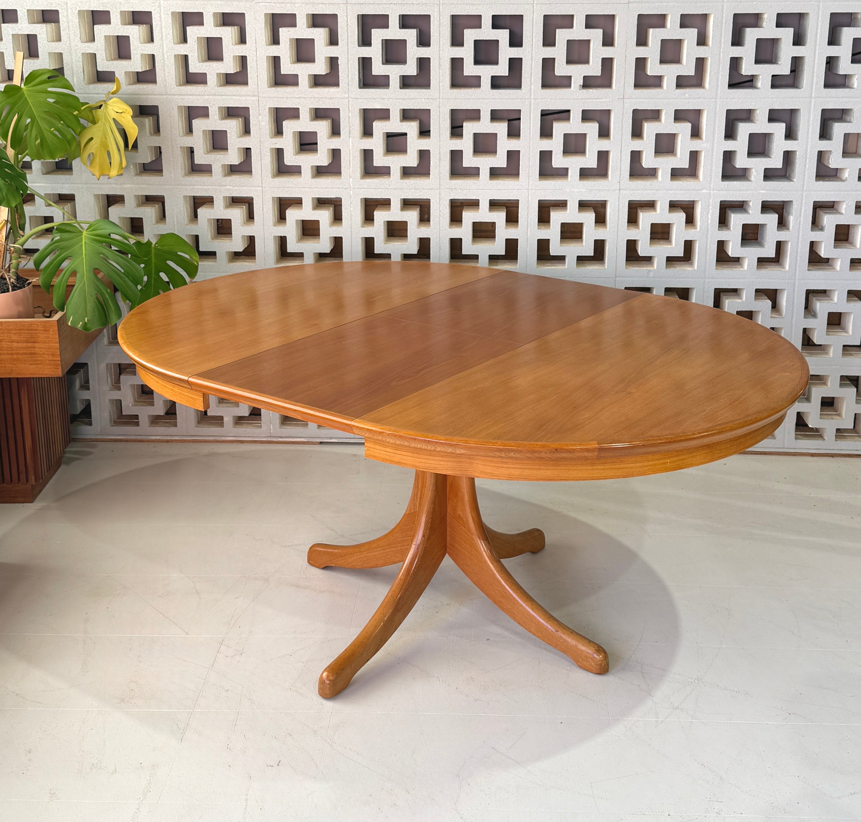 Round Extension Noblett Mid-Century Dining Table