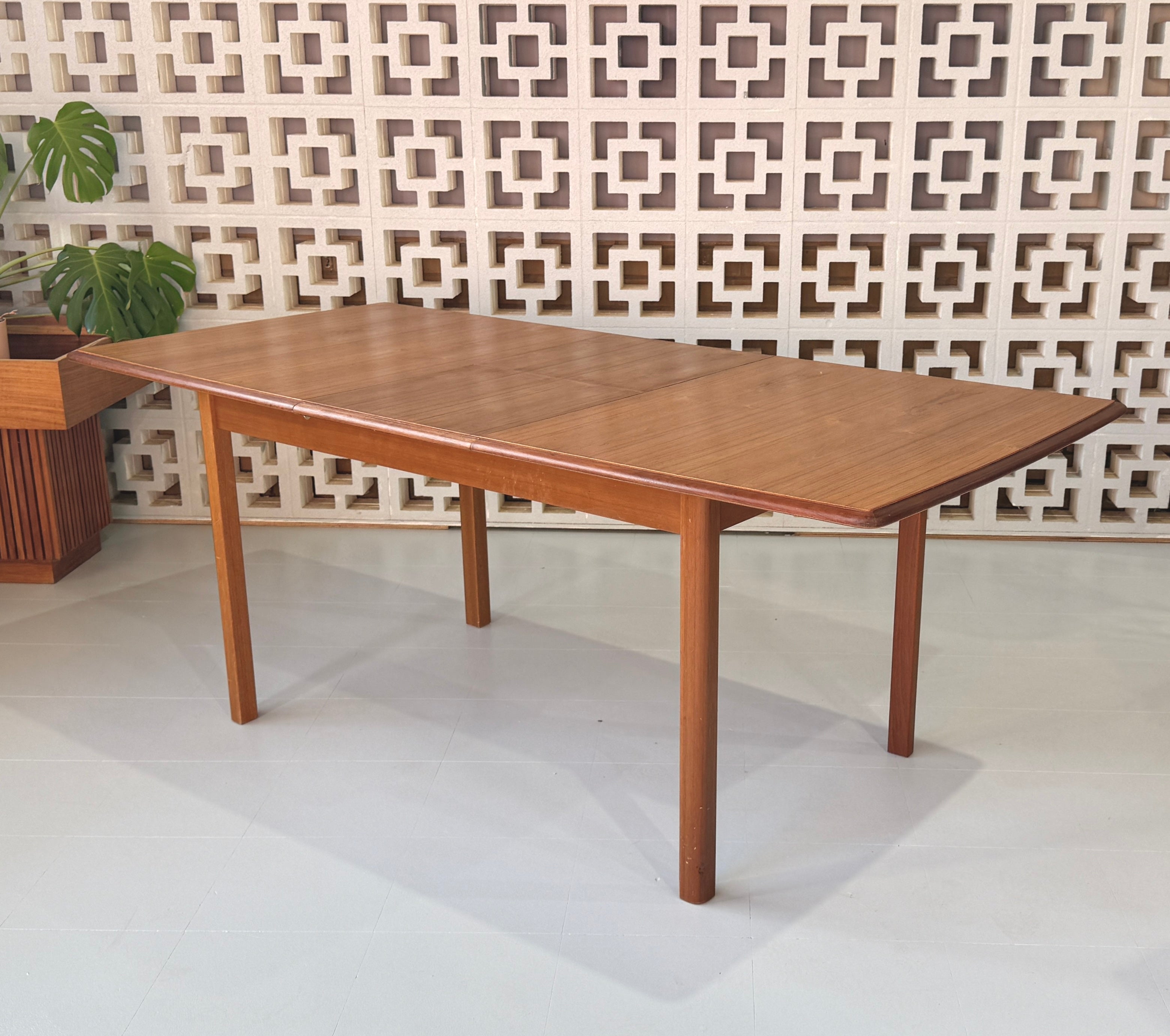 Mid-Century 1980s Extension Dining Table in Teak & Blackwood