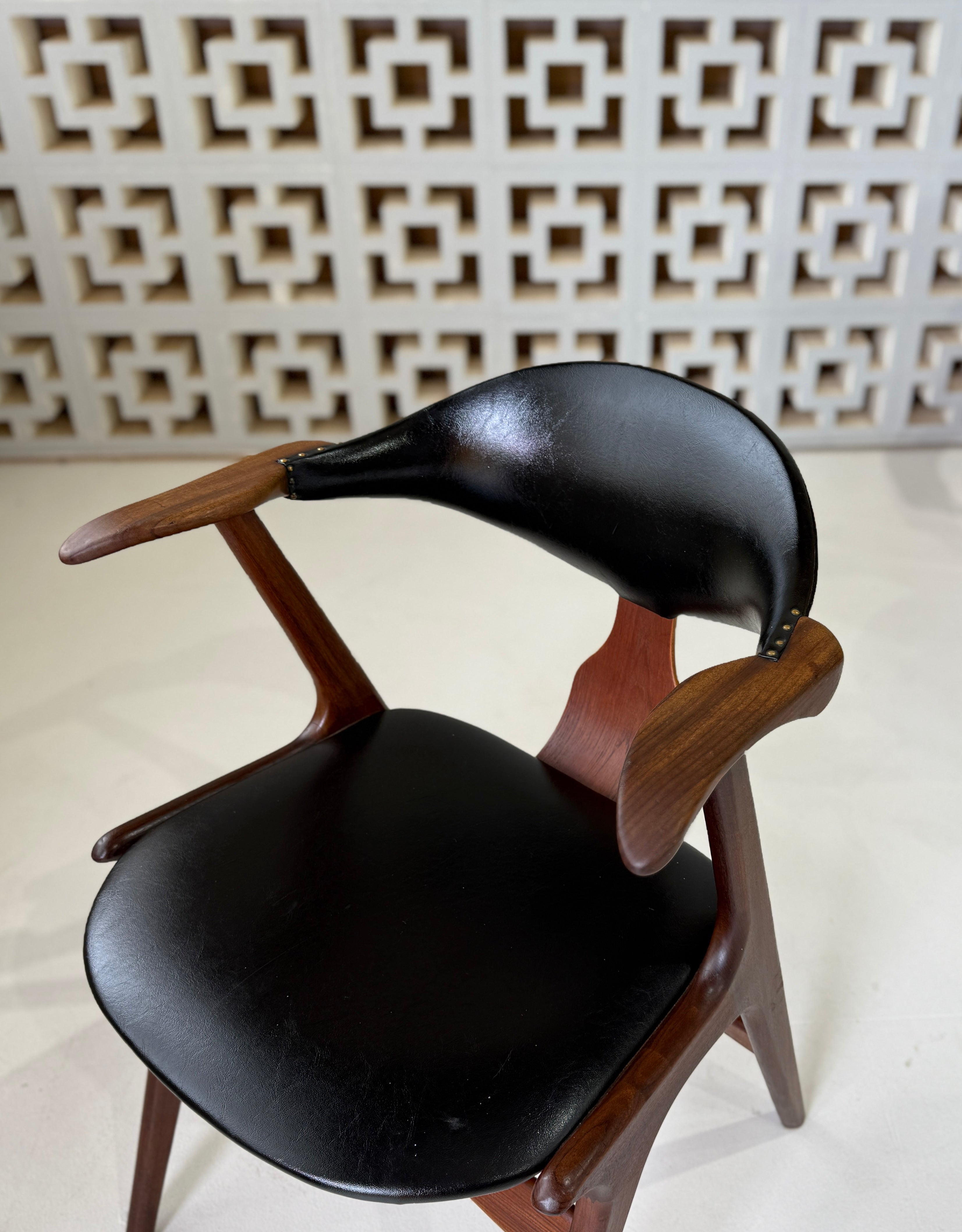 Louis Van Teefelen for AWA Chair