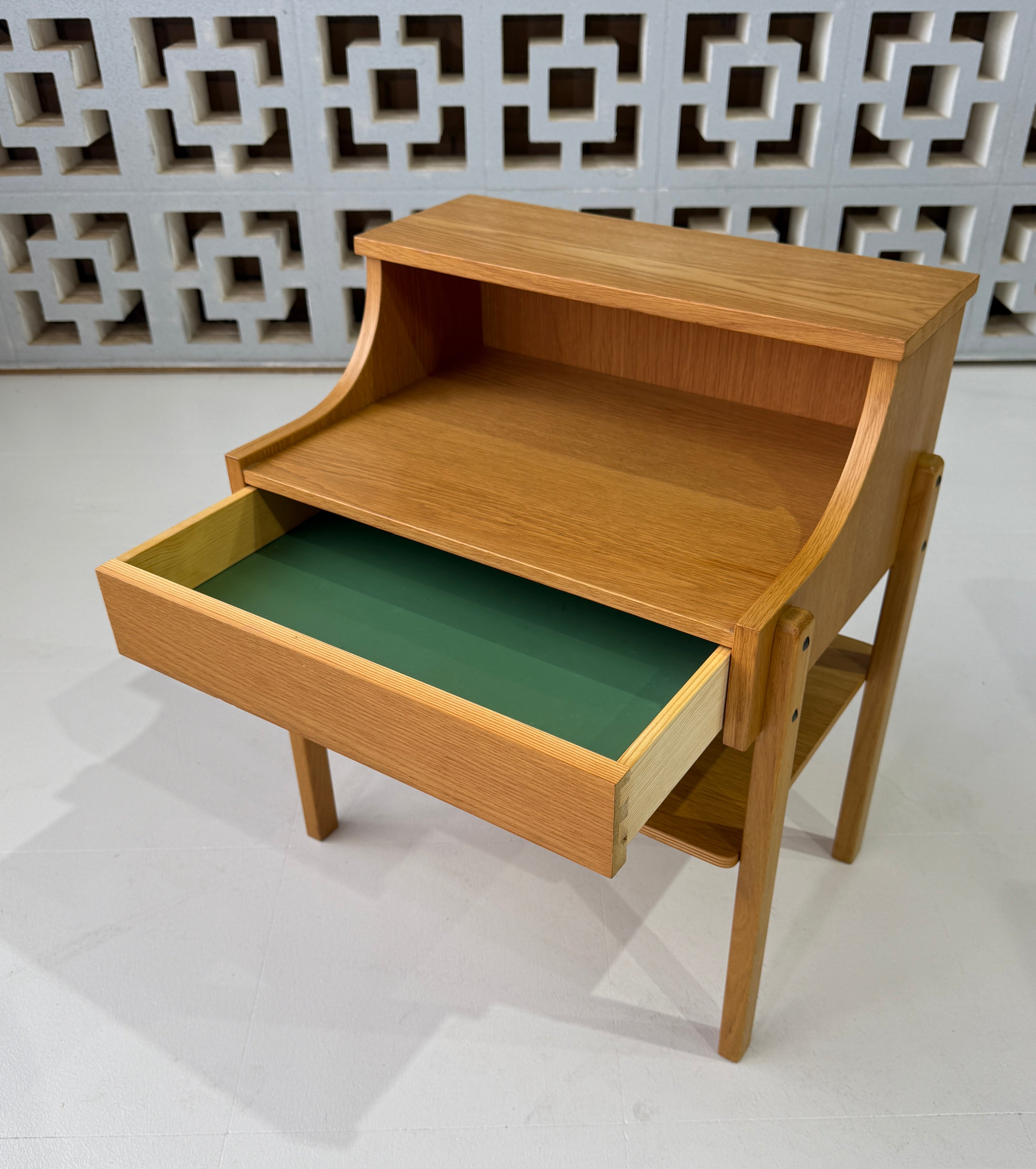 Single Bedside Table in Oak
