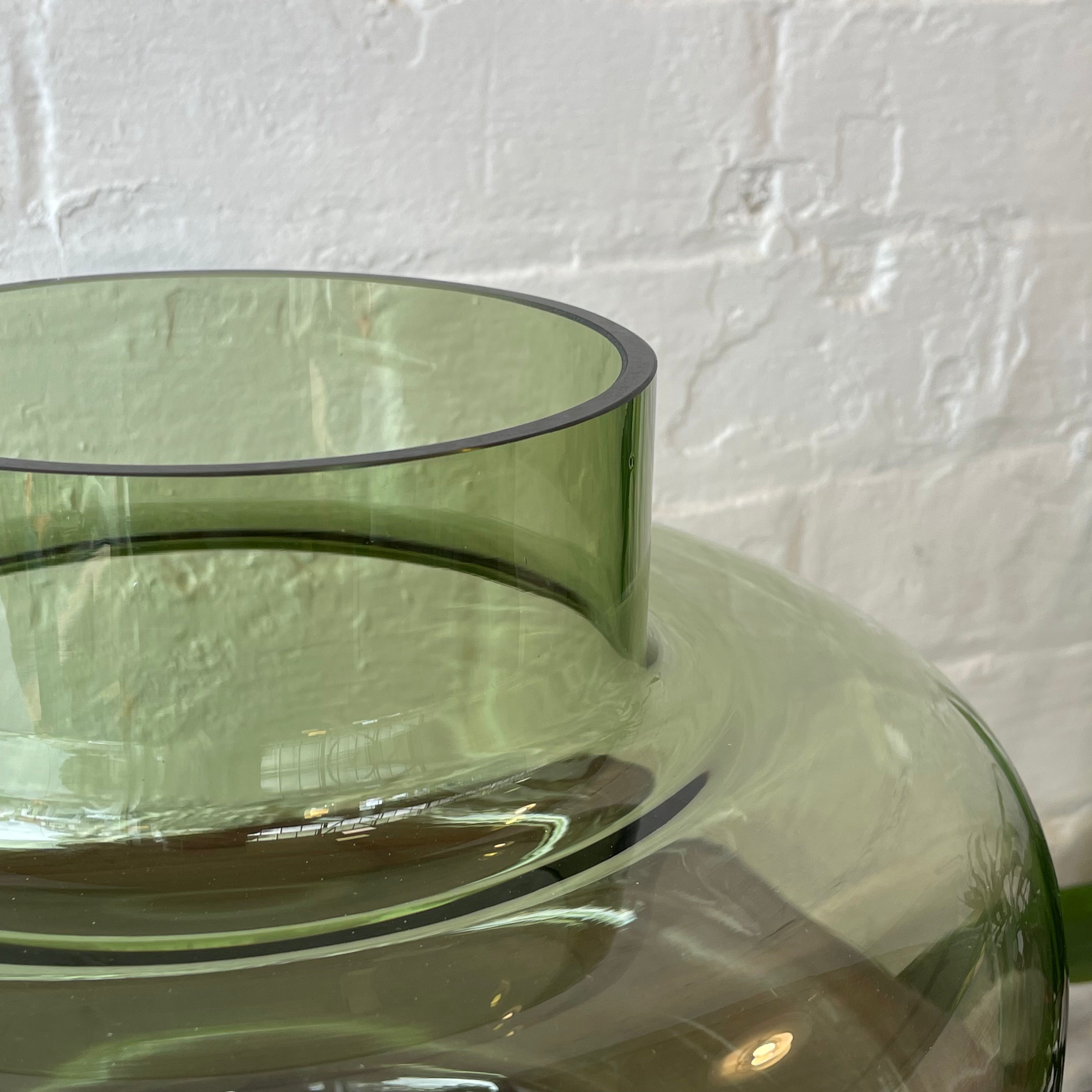 Marimekko Vase - Urna in Olive