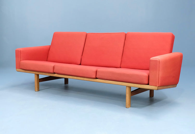 Hans J Wegner GE236/3 Sofa in Original Wool