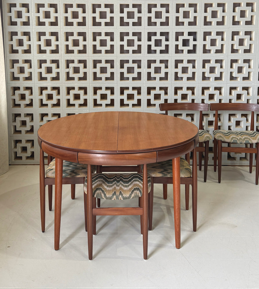 Hans Olsen Model 630-3 Roundette Dining Suite