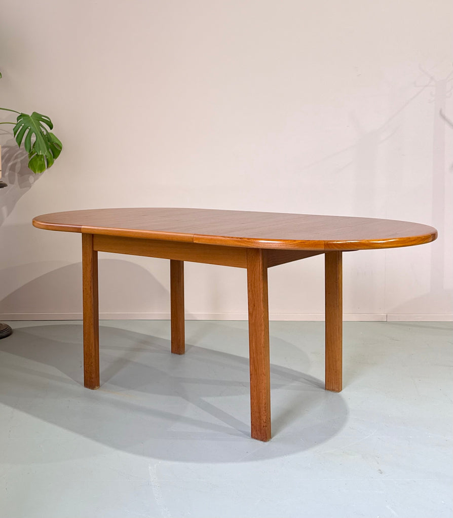 1970s Oval Extension Dining Table by Chiswell