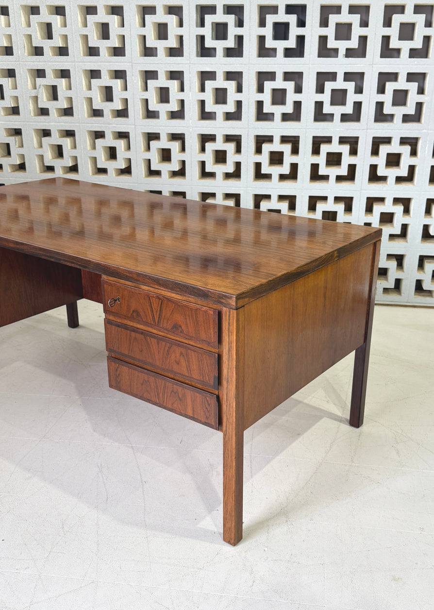 Model 77 Omann Jun Executive Desk in Rosewood