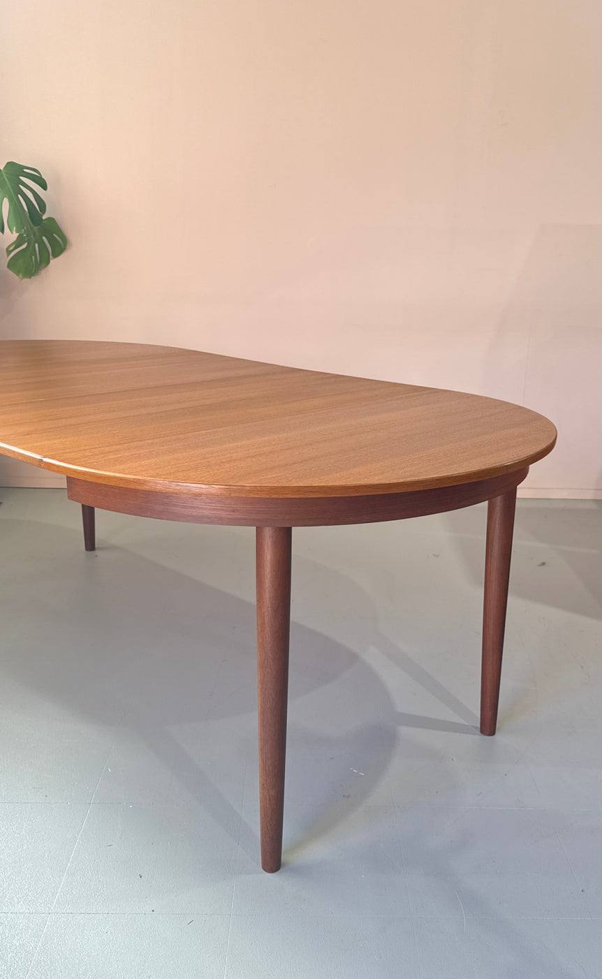Round Danish Extension Dining Table in Teak