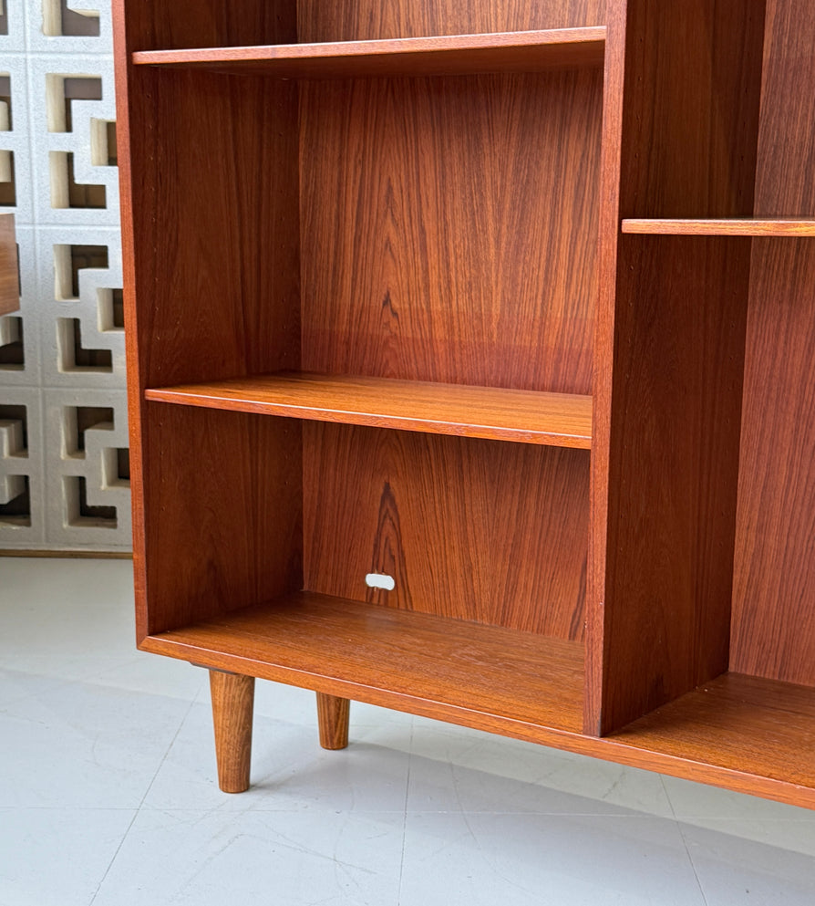 Model Nr. 6 Omann Jun Bookcase in Teak