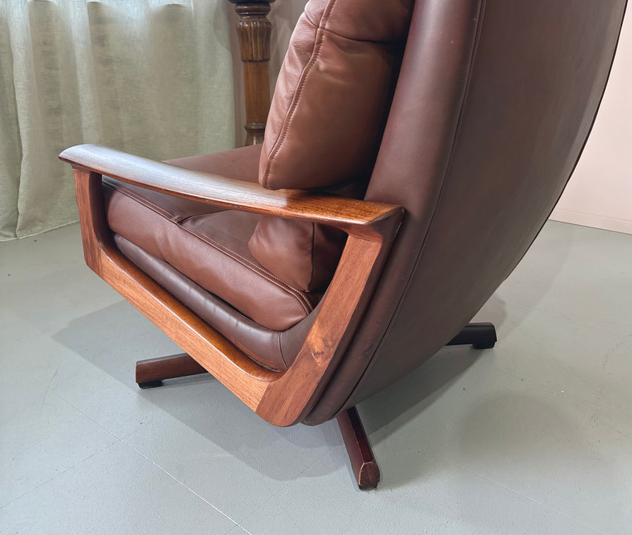 Tessa T21 Swivel Lounge Chair in Brown Leather