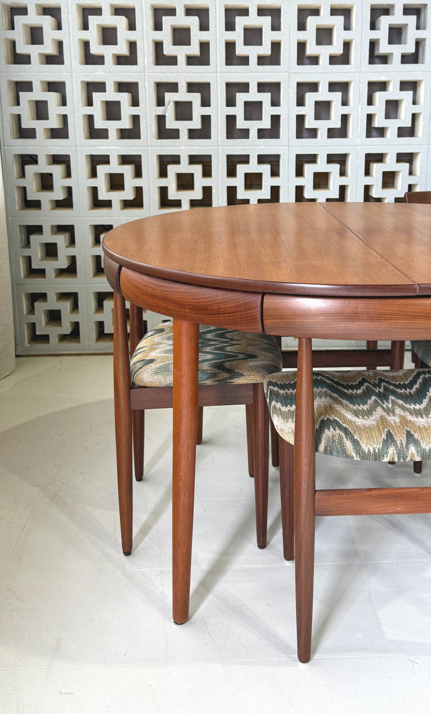 Hans Olsen Model 630-3 Roundette Dining Suite
