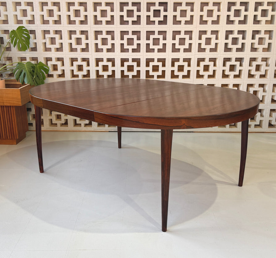Danish Round Extension Dining Table in Rosewood