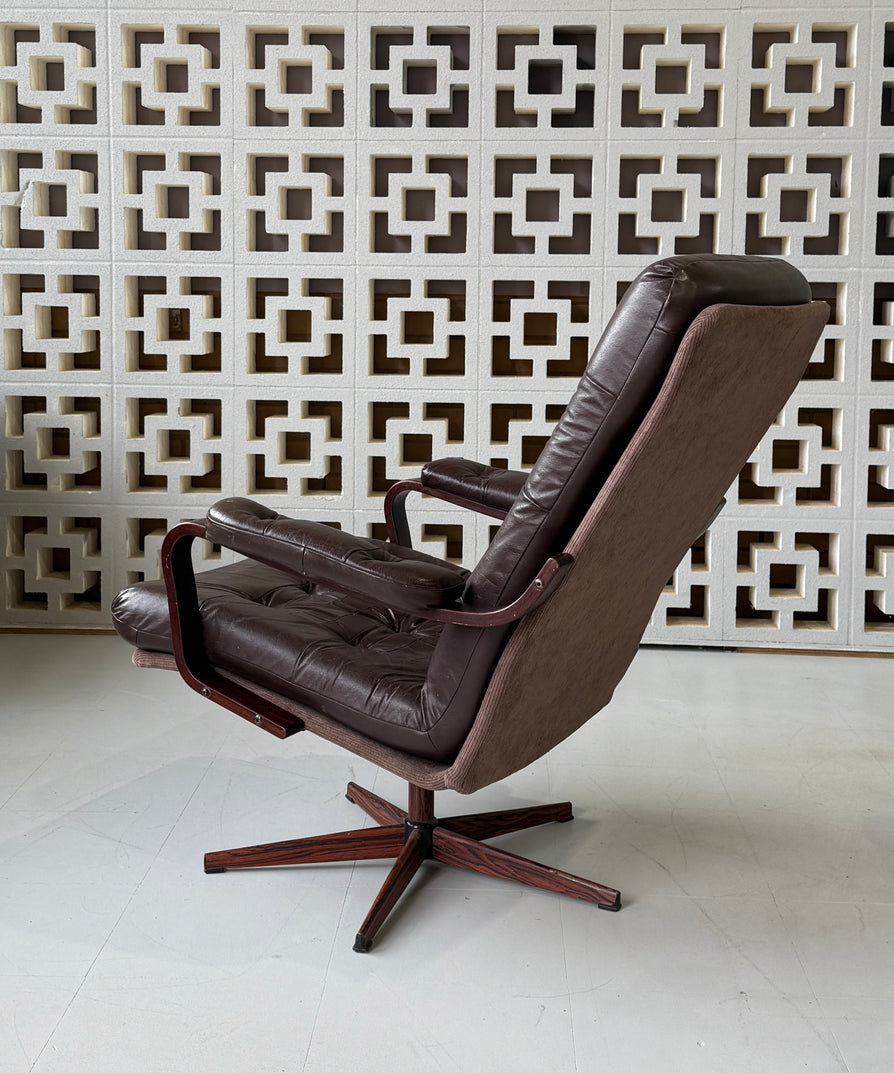 Danish Swivel Chair in Brown Leather