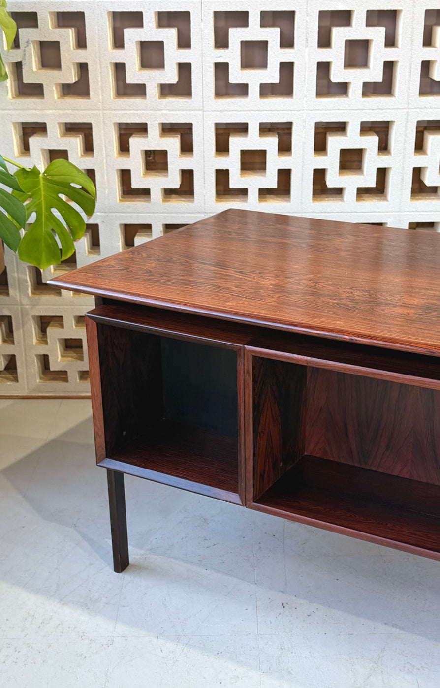 Arne Vodder Desk in Rosewood