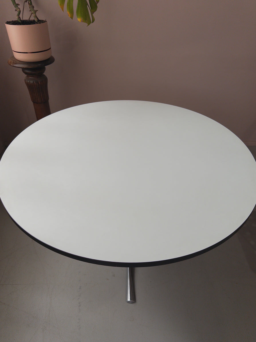 Round Aristoc Varna Kitchen / Dining Table