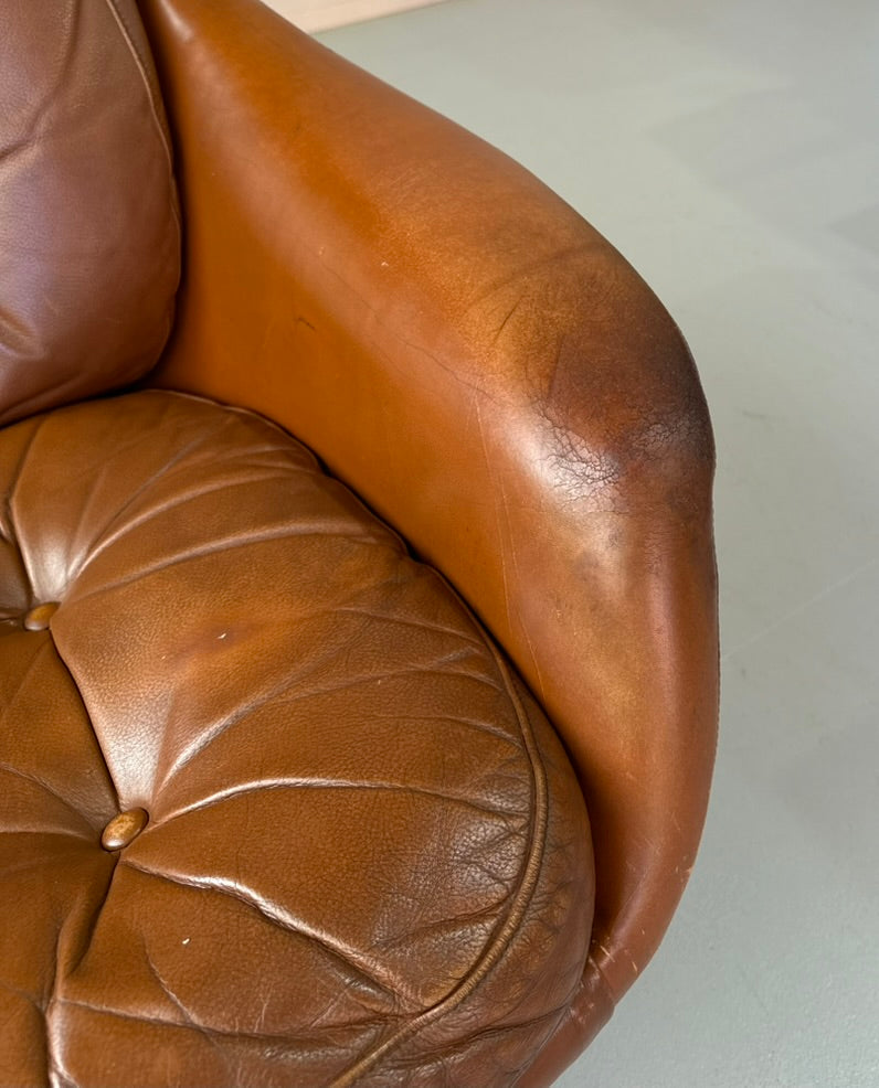 HW Klein Swivel Chair in Leather
