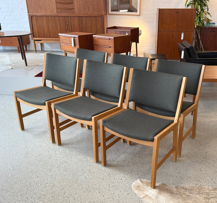 Set of Six Hans Wegner for Johannes Hansen Dining Chairs in Oak