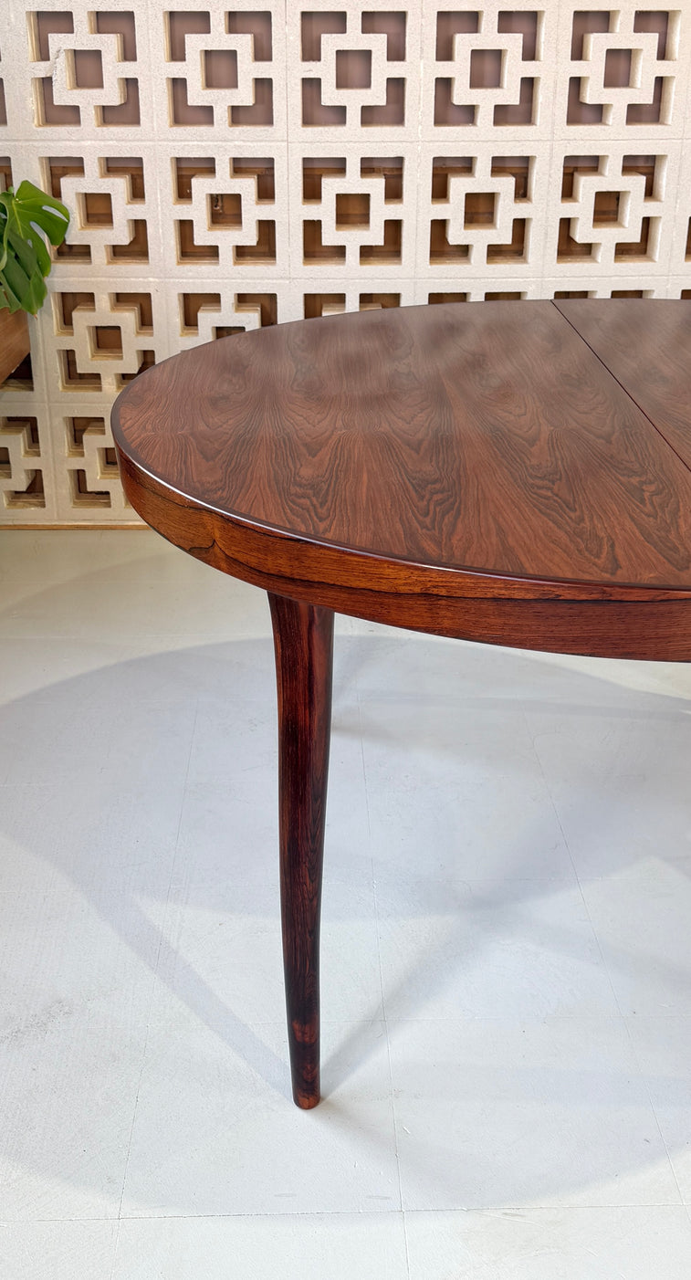 Danish Round Extension Dining Table in Rosewood