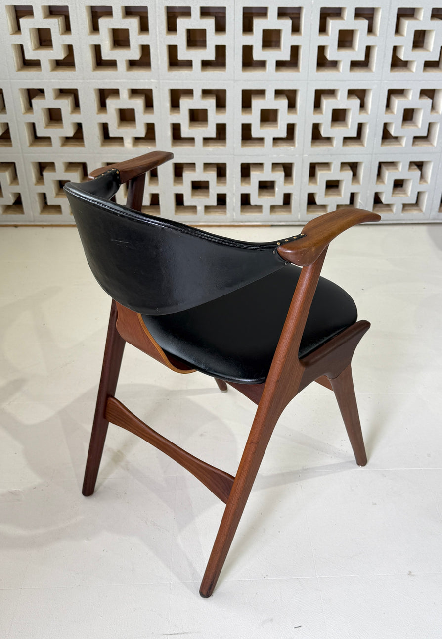 Louis Van Teefelen for AWA Chair