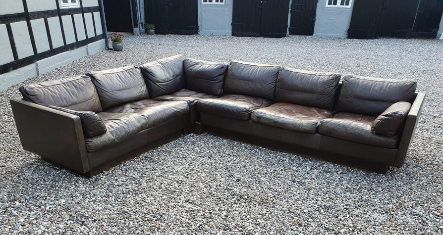 Thams Corner Sofa in Dark Brown Leather