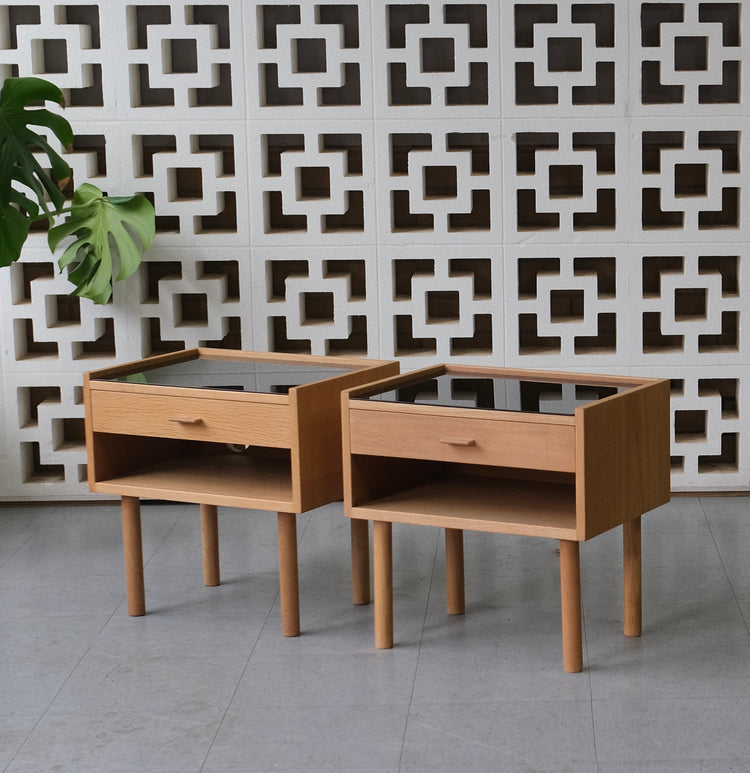 Pair of Hans J Wegner Nightstands in Oak