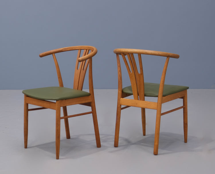 Four Danish Wishbone Dining Chairs in Oak