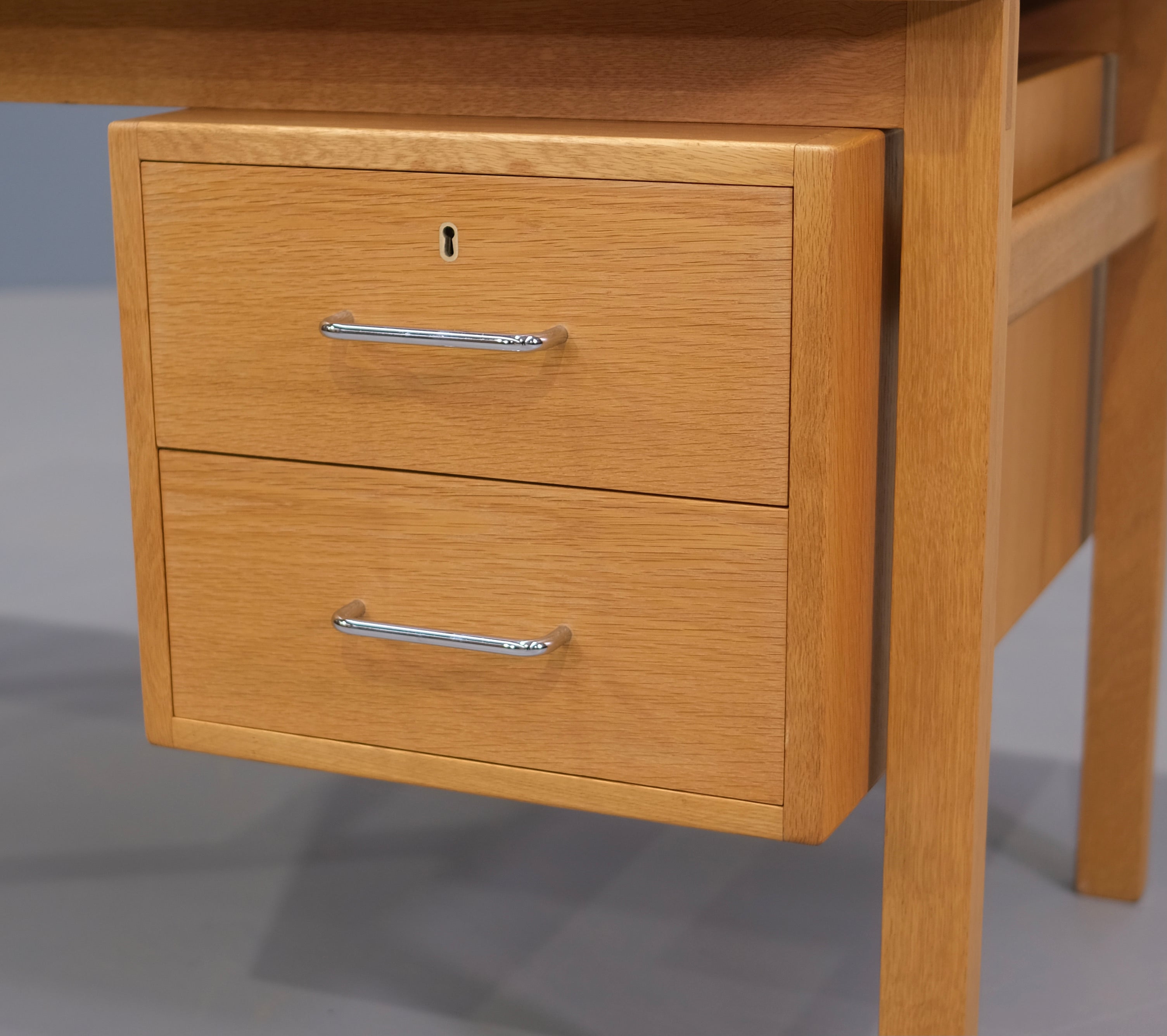 Hans Wegner Desk in Oak – Grandfather's Axe