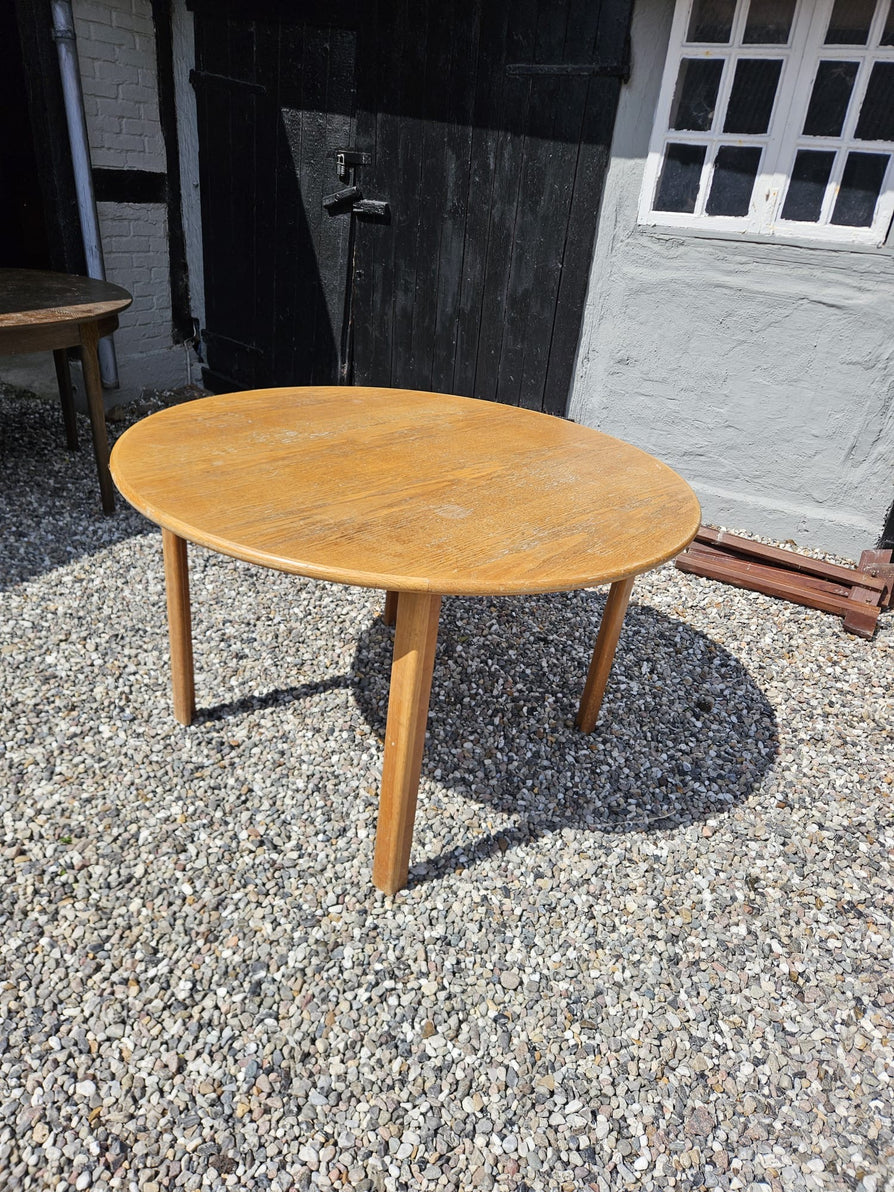 Round Danish Dining Table in Oak