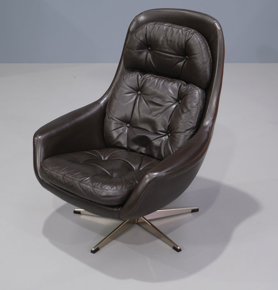HW Klein Swivel Chair in Leather