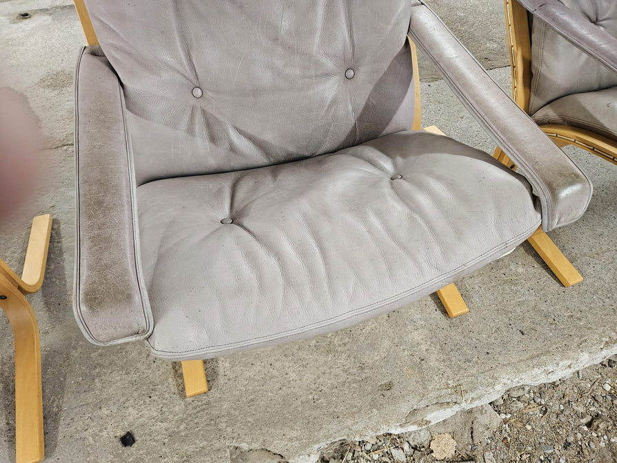 Siesta Chair in Grey Leather