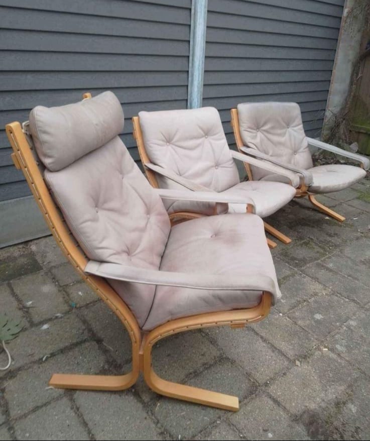 High-Back Siesta Chair in Grey Leather