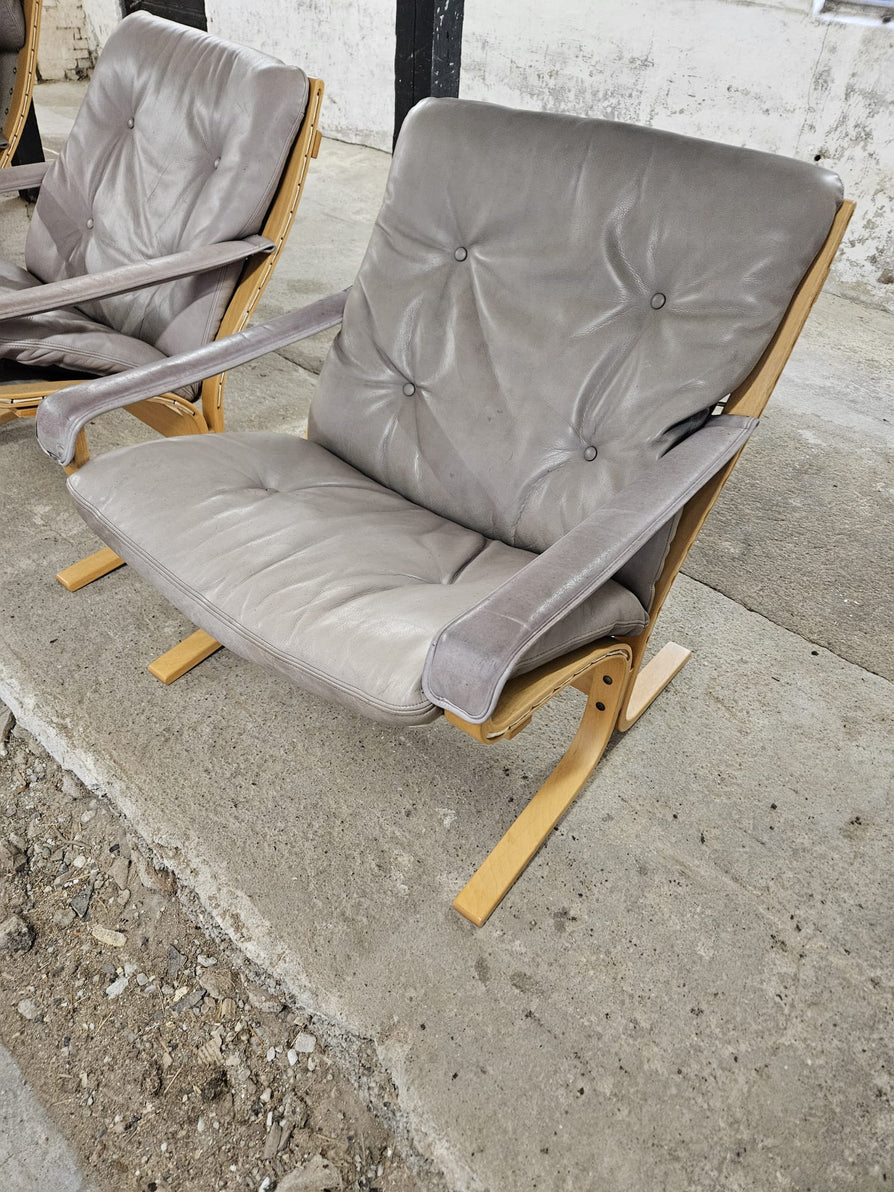 Siesta Chair in Grey Leather