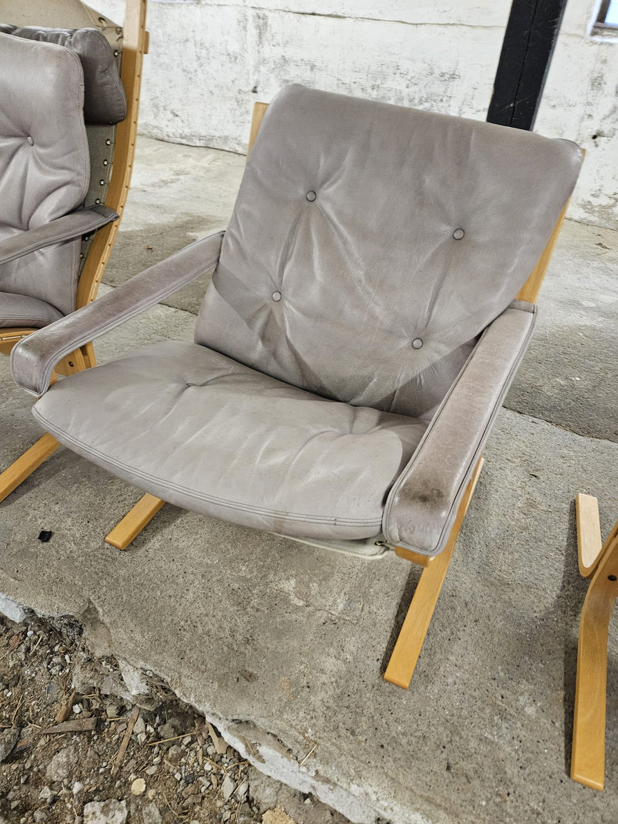 Siesta Chair in Grey Leather