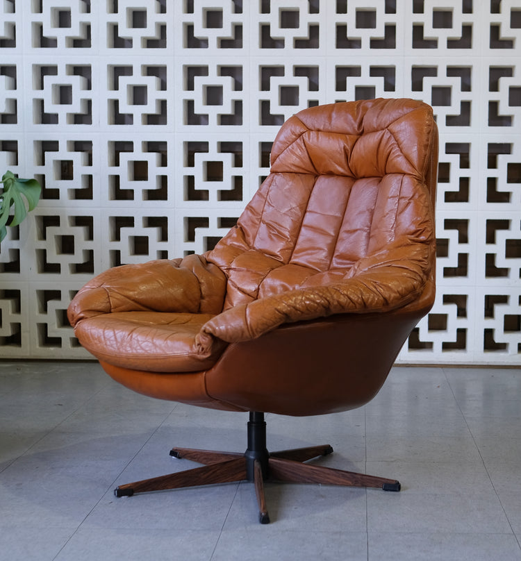 HW Klein Swivel Chair in Leather