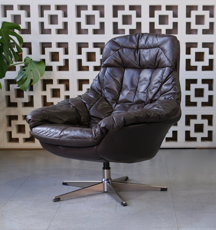 HW Klein Swivel Chair in Leather