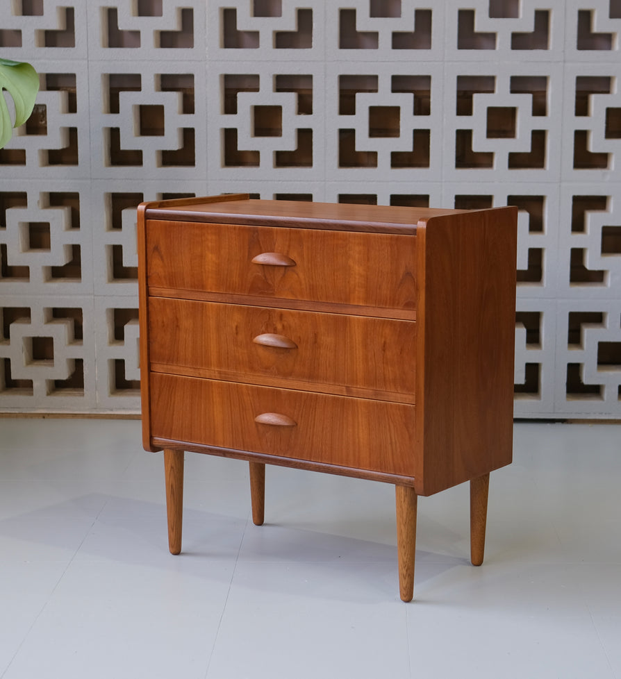 Danish Chest of Drawers in Teak & Oak