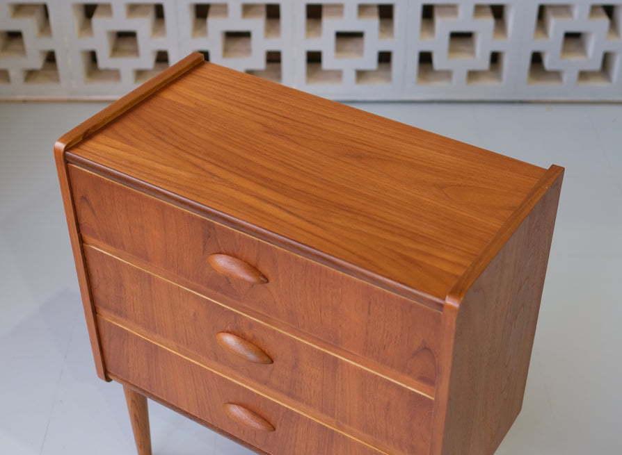 Danish Chest of Drawers in Teak & Oak