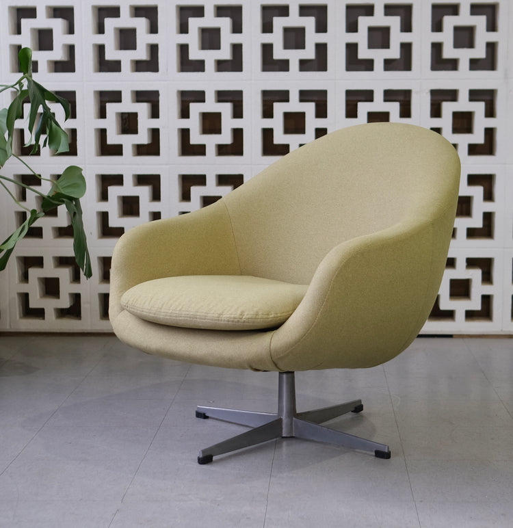 1970s Swivel Chair in New Fabric