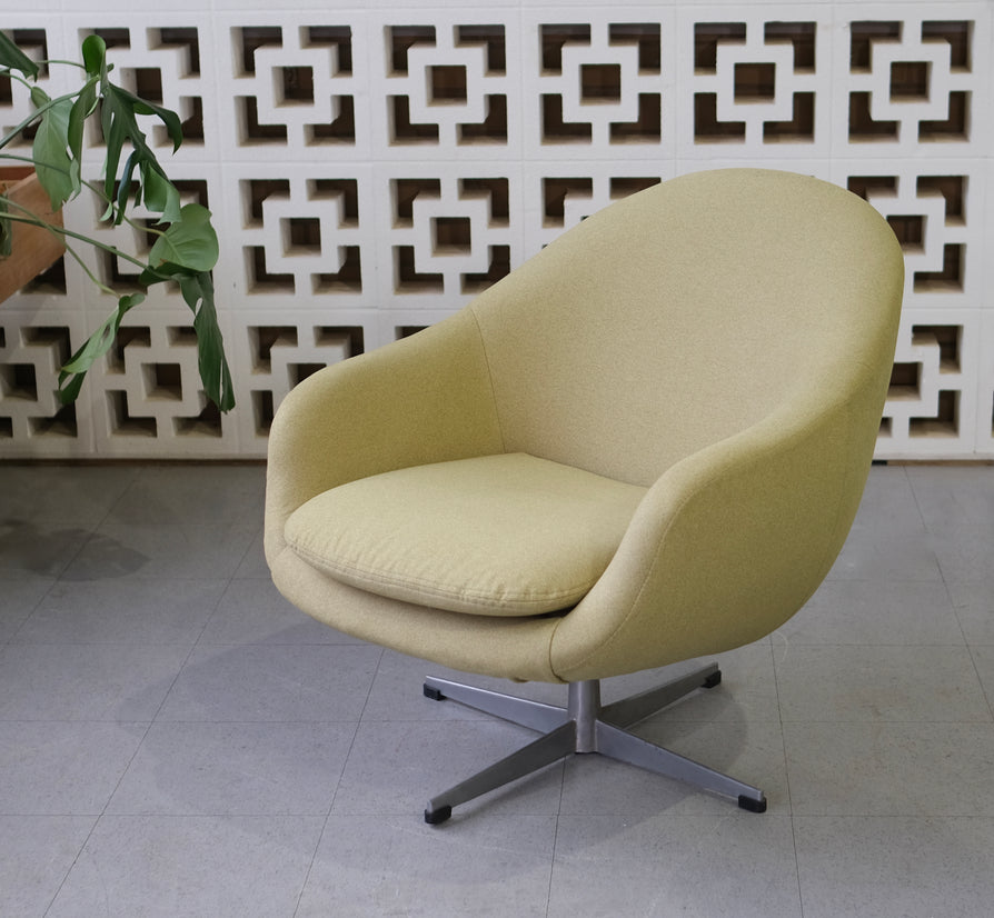 1970s Swivel Chair in New Fabric