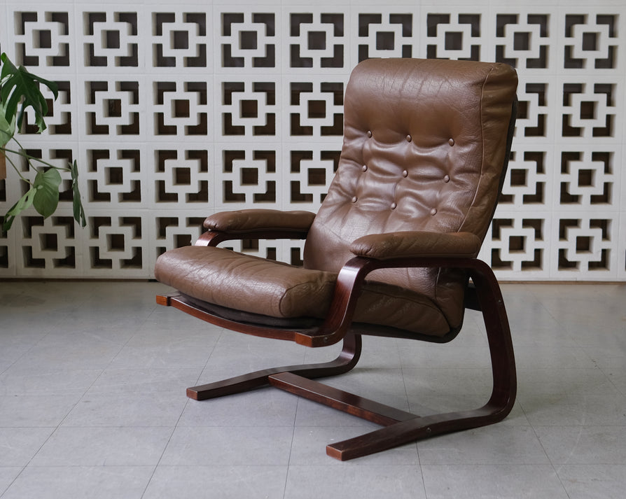 High-Back Reclining Lounge Chair in Leather