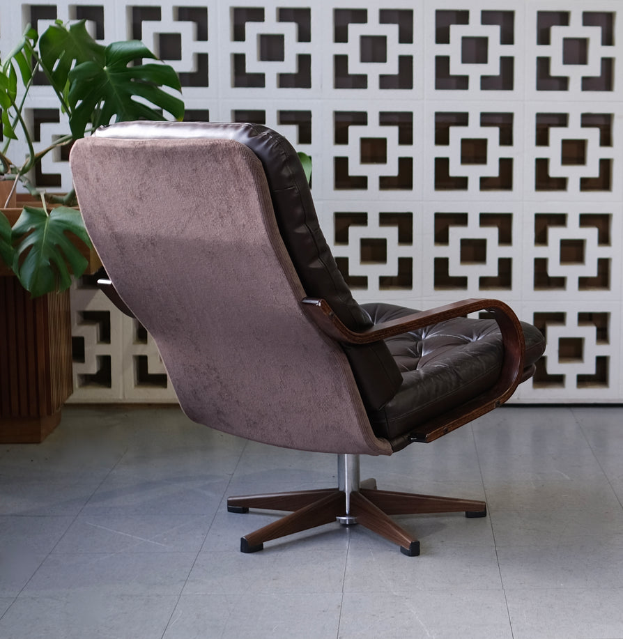 Danish Swivel Chair in Brown Leather