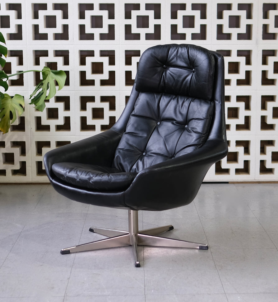 HW Klein Swivel Chair in Leather