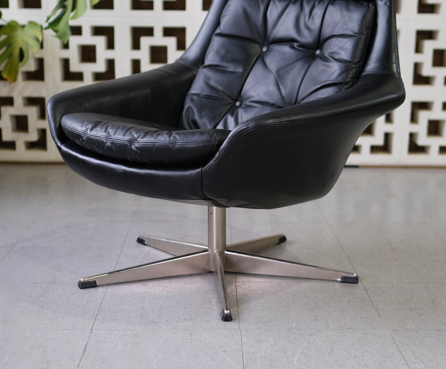 HW Klein Swivel Chair in Leather