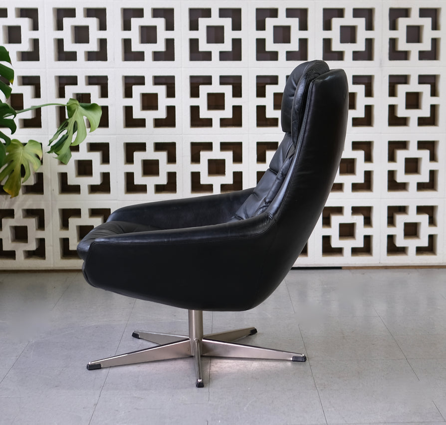 HW Klein Swivel Chair in Leather