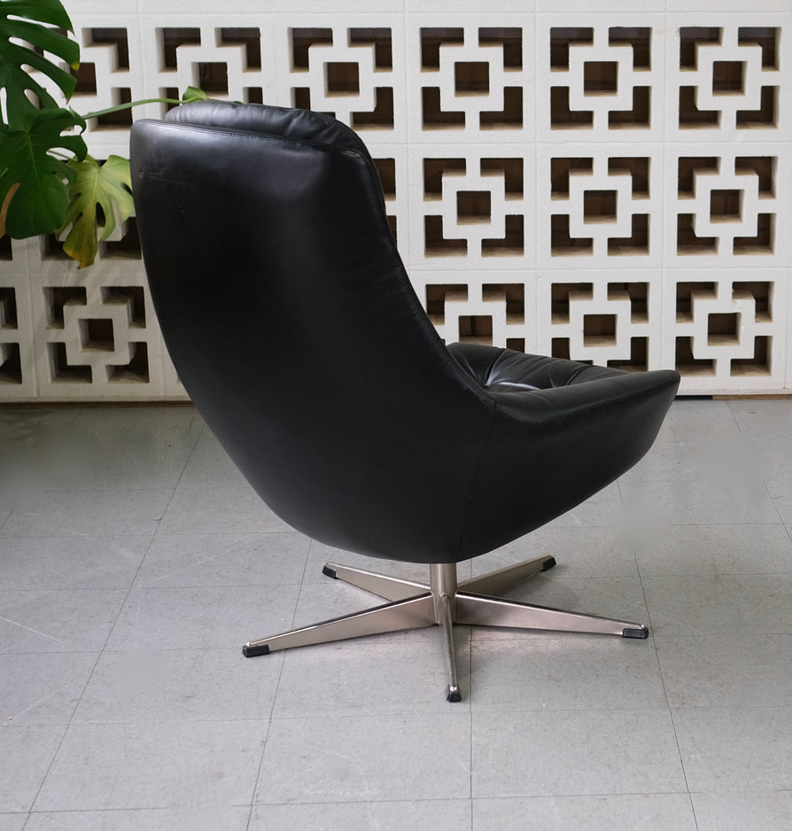 HW Klein Swivel Chair in Leather