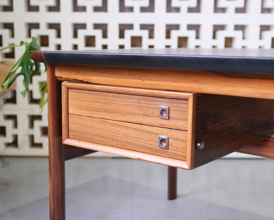 Arne Vodder Model 223 Executive Desk in Rosewood