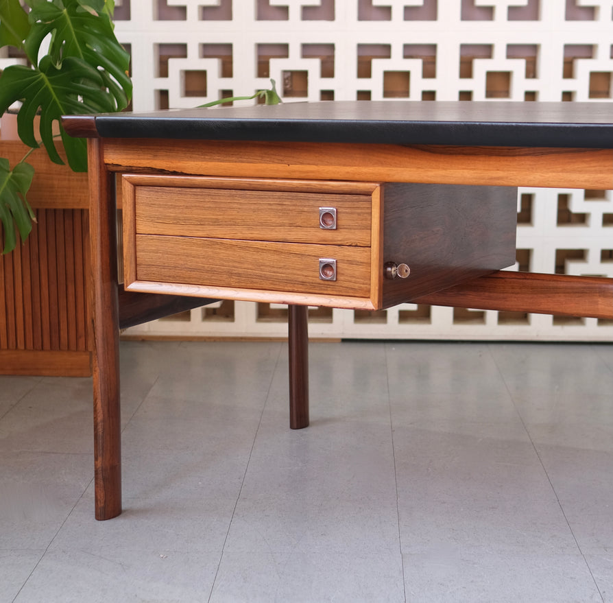 Arne Vodder Model 223 Executive Desk in Rosewood