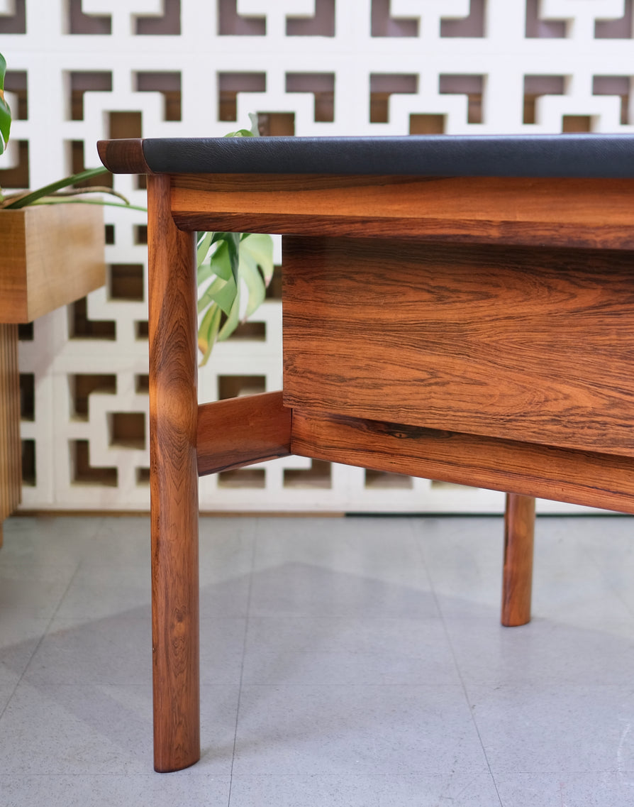 Arne Vodder Model 223 Executive Desk in Rosewood